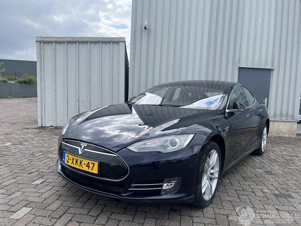 Tesla Model S Model S Liftback 85 (L1S) [270kW]  (09-2012/02-2016)