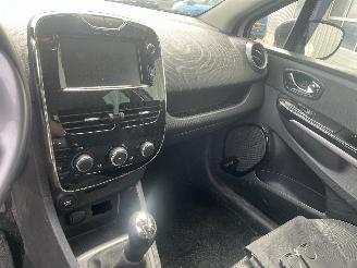 Renault Clio Clio IV Estate/Grandtour (7R) Combi 5-drs 0.9 Energy TCE 90 12V (H4B-4=
00(H4B-A4)) [66kW]  (01-2013/08-2021) picture 14