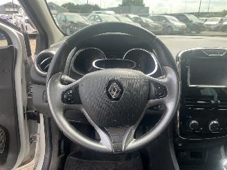 Renault Clio Clio IV Estate/Grandtour (7R) Combi 5-drs 0.9 Energy TCE 90 12V (H4B-4=
00(H4B-A4)) [66kW]  (01-2013/08-2021) picture 15
