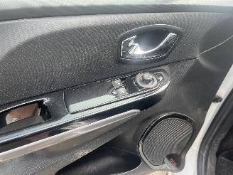 Renault Clio Clio IV Estate/Grandtour (7R) Combi 5-drs 0.9 Energy TCE 90 12V (H4B-4=
00(H4B-A4)) [66kW]  (01-2013/08-2021) picture 11