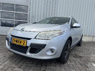 Unfallwagen Renault Mégane Megane III Grandtour (KZ) Combi 5-drs 1.6 16V (K4M-848(K4M-P8)) [74kW]=
  (05-2009/02-2016) 2010/10