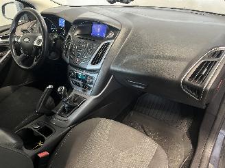 Ford Focus Focus 3 Hatchback 1.0 Ti-VCT EcoBoost 12V 100 (M2DA(Euro 5)) [74kW]  (=
02-2012/05-2018) picture 9