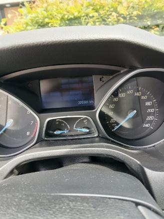 Ford Focus Focus 3 Hatchback 1.0 Ti-VCT EcoBoost 12V 100 (M2DA(Euro 5)) [74kW]  (=
02-2012/05-2018) picture 2