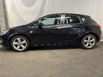 Opel Astra Astra J (PC6/PD6/PE6/PF6) Hatchback 5-drs 1.6 16V (A16XER(Euro 5)) [85=
kW]  (12-2009/10-2015) picture 4