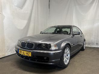 krockskadad bil auto BMW 3-serie 3 serie (E46/2) Coupé 318 Ci 16V (N42-B20A) [105kW]  (09-2001/02-200=
4) 2002/5