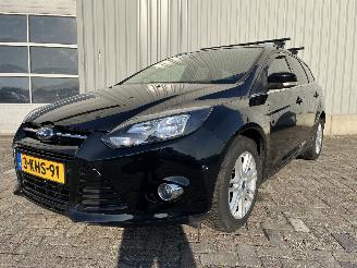 uszkodzony samochody osobowe Ford Focus Focus 3 Wagon Combi 1.0 Ti-VCT EcoBoost 12V 125 (M1DA(Euro 5)) [92kW] =
 (02-2012/05-2018) 2013/4