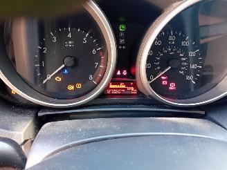Mazda 5 5 (CWA9) MPV 2.0i 16V (LFZB) [110kW]  (09-2010/...) picture 2