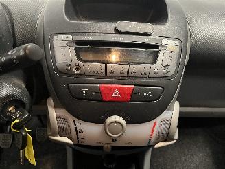 Peugeot 107 107 Hatchback 1.0 12V (384F(1KR)) [50kW]  (06-2005/05-2014) picture 18