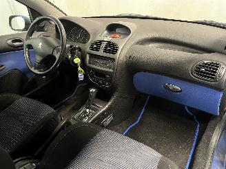 Peugeot 206 206 CC (2D) Cabrio 1.6 16V (TU5JP4(NFU)) [80kW]  (09-2000/12-2007) picture 9