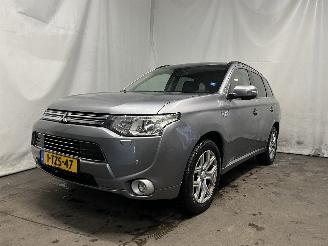 krockskadad bil auto Mitsubishi Outlander Outlander (GF/GG) SUV 2.0 16V PHEV 4x4 (S61) [147kW]  (01-2014/12-2021=
) 2014/6