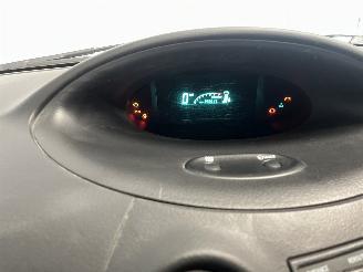 Toyota Yaris Yaris (P1) Hatchback 1.3 16V VVT-i (2SZFE) [64kW]  (04-2002/09-2005) picture 15