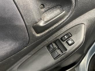 Toyota Yaris Yaris (P1) Hatchback 1.3 16V VVT-i (2SZFE) [64kW]  (04-2002/09-2005) picture 19