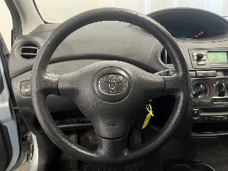 Toyota Yaris Yaris (P1) Hatchback 1.3 16V VVT-i (2SZFE) [64kW]  (04-2002/09-2005) picture 13