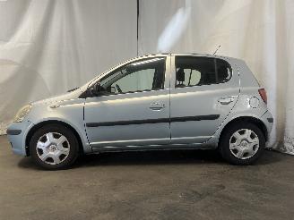 Toyota Yaris Yaris (P1) Hatchback 1.3 16V VVT-i (2SZFE) [64kW]  (04-2002/09-2005) picture 4