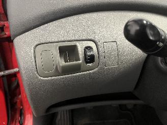 Toyota Yaris Yaris (P1) Hatchback 1.3 16V VVT-i (2SZFE) [64kW]  (04-2002/09-2005) picture 20