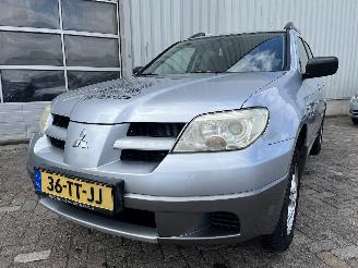 damaged passenger cars Mitsubishi Outlander Outlander (CU) SUV 2.0 16V 4x2 (4G63(16V)) [100kW]  (05-2003/10-2006) 2007/1