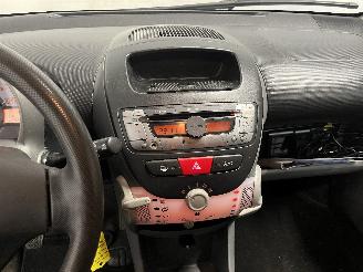 Peugeot 107 107 Hatchback 1.0 12V (384F(1KR)) [50kW]  (06-2005/05-2014) picture 15