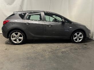 Opel Astra Astra J (PC6/PD6/PE6/PF6) Hatchback 5-drs 1.4 Turbo 16V (A14NEL(Euro 5=
)) [88kW]  (10-2010/10-2015) picture 7