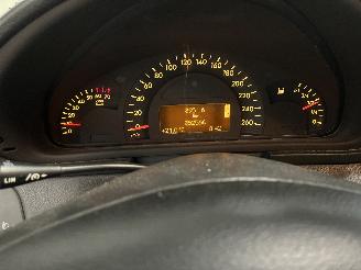 Mercedes C-klasse C (W203) Sedan 1.8 C-180K 16V (M271.946) [105kW]  (05-2002/02-2007) picture 16