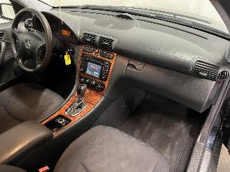 Mercedes C-klasse C (W203) Sedan 1.8 C-180K 16V (M271.946) [105kW]  (05-2002/02-2007) picture 10