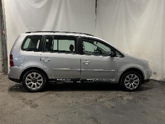 Volkswagen Touran Touran (1T1/T2) MPV 1.9 TDI 100 (AVQ) [74kW]  (02-2003/05-2004) picture 7