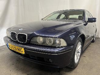 Schadeauto BMW 5-serie 5 serie (E39) Sedan 520i 24V (M54-B22(226S1)) [125kW]  (09-2000/06-200=
3) 2003/4