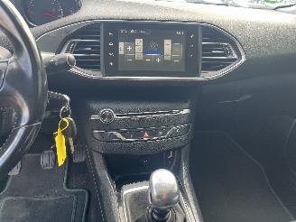 Peugeot 308 308 SW (L4/L9/LC/LJ/LR) Combi 5-drs 1.6 BlueHDi 120 (DV6FC(BHZ)) [88kW=
]  (03-2014/12-2021) picture 17