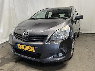 Voiture accidenté Toyota Verso Verso MPV 2.0 16V D-4D-F (1AD-FTV(Euro 4)) [93kW]  (04-2009/08-2018) 2011/6