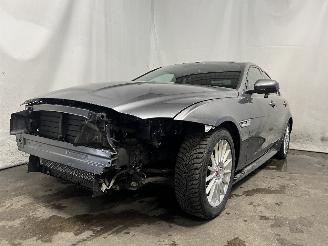 Schadeauto Jaguar XE XE Sedan 2.0 D E-Performance 16V (204DTD(AJ20D4)) [120kW]  (03-2015/..=
=2E) 2015/6