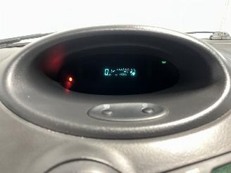 Toyota Yaris Yaris (P1) Hatchback 1.3 16V VVT-i (2SZFE) [64kW]  (04-2002/09-2005) picture 28