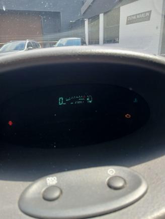 Toyota Yaris Yaris (P1) Hatchback 1.3 16V VVT-i (2SZFE) [63kW]  (08-1999/11-2005) picture 2