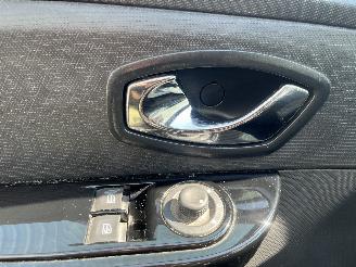 Renault Clio Clio IV Estate/Grandtour (7R) Combi 5-drs 0.9 Energy TCE 90 12V (H4B-4=
12(H4B-G4)) [66kW]  (01-2013/08-2021) picture 26