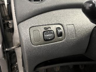 Toyota Yaris Yaris (P1) Hatchback 1.3 16V VVT-i (2SZFE) [64kW]  (04-2002/09-2005) picture 23