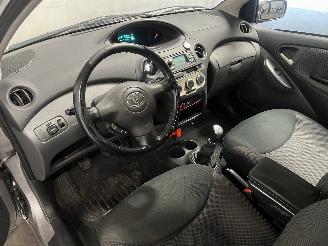 Toyota Yaris Yaris (P1) Hatchback 1.3 16V VVT-i (2SZFE) [64kW]  (04-2002/09-2005) picture 17
