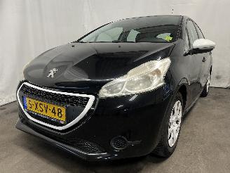 Coche accidentado Peugeot 208 208 I (CA/CC/CK/CL) Hatchback 1.0 Vti 12V PureTech (EB0(ZMZ)) [50kW]  =
(03-2012/12-2019) 2014/10
