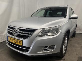 Voiture accidenté Volkswagen Tiguan Tiguan (5N1/2) SUV 2.0 TDI DRF 16V 4Motion (CBBB(Euro 5)) [125kW]  (09=
-2007/07-2018) 2008/10