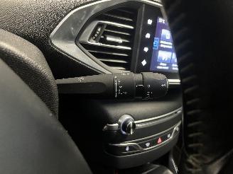 Peugeot 308 308 (L3/L8/LB/LH/LP) Hatchback 5-drs 1.2 12V e-THP PureTech 130 (EB2DT=
S(HNY)) [96kW]  (11-2013/06-2021) picture 24