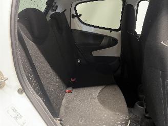Peugeot 107 107 Hatchback 1.0 12V (384F(1KR)) [50kW]  (06-2005/05-2014) picture 17
