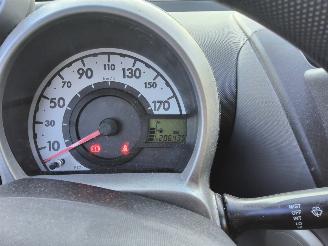 Peugeot 107 107 Hatchback 1.0 12V (384F(1KR)) [50kW]  (06-2005/05-2014) picture 2