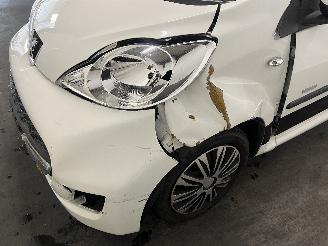 Peugeot 107 107 Hatchback 1.0 12V (384F(1KR)) [50kW]  (06-2005/05-2014) picture 10