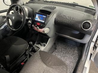 Peugeot 107 107 Hatchback 1.0 12V (384F(1KR)) [50kW]  (06-2005/05-2014) picture 16