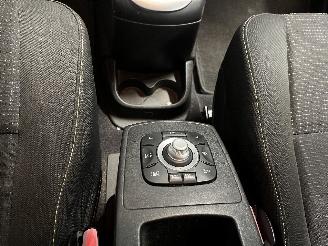 Renault Scenic Grand Scénic III (JZ) MPV 1.4 16V TCe 130 (H4J-700(H4J-A7)) [96kW]  =
(02-2009/12-2016) picture 25