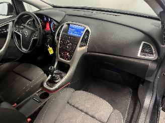 Opel Astra Astra J Sports Tourer (PD8/PE8/PF8) Combi 1.4 Turbo 16V (A14NET(Euro 5=
)) [88kW]  (10-2010/04-2016) picture 13