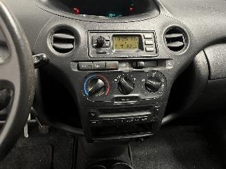Toyota Yaris Yaris (P1) Hatchback 1.3 16V VVT-i (2SZFE) [64kW]  (04-2002/09-2005) picture 21
