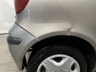 Toyota Yaris Yaris (P1) Hatchback 1.3 16V VVT-i (2SZFE) [64kW]  (04-2002/09-2005) picture 9