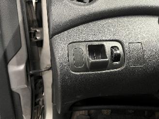 Toyota Yaris Yaris (P1) Hatchback 1.3 16V VVT-i (2SZFE) [64kW]  (04-2002/09-2005) picture 25