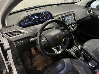 Peugeot 2008 2008 (CU) MPV 1.2 12V e-THP PureTech 110 (EB2DT(HNZ)) [81kW]  (01-2015=
/12-2019) picture 11