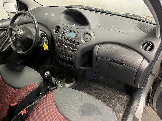 Toyota Yaris Yaris (P1) Hatchback 1.3 16V VVT-i (2SZFE) [64kW]  (04-2002/09-2005) picture 12