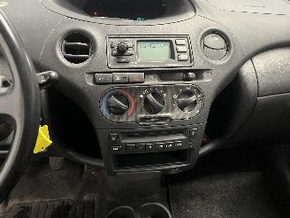 Toyota Yaris Yaris (P1) Hatchback 1.3 16V VVT-i (2SZFE) [64kW]  (04-2002/09-2005) picture 17