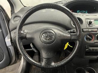 Toyota Yaris Yaris (P1) Hatchback 1.3 16V VVT-i (2SZFE) [64kW]  (04-2002/09-2005) picture 16